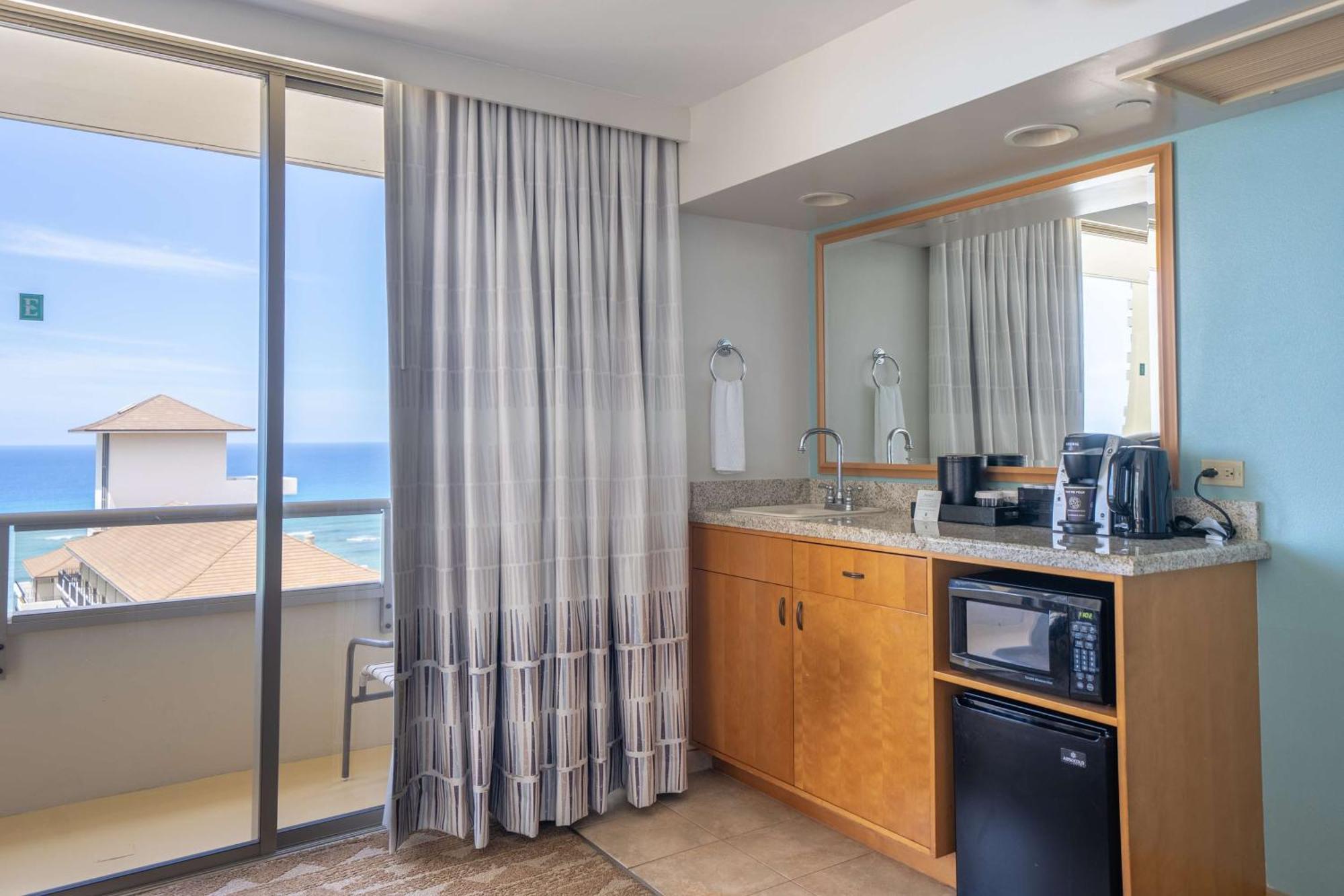 Embassy Suites By Hilton Waikiki Beach Walk Honolulu Buitenkant foto