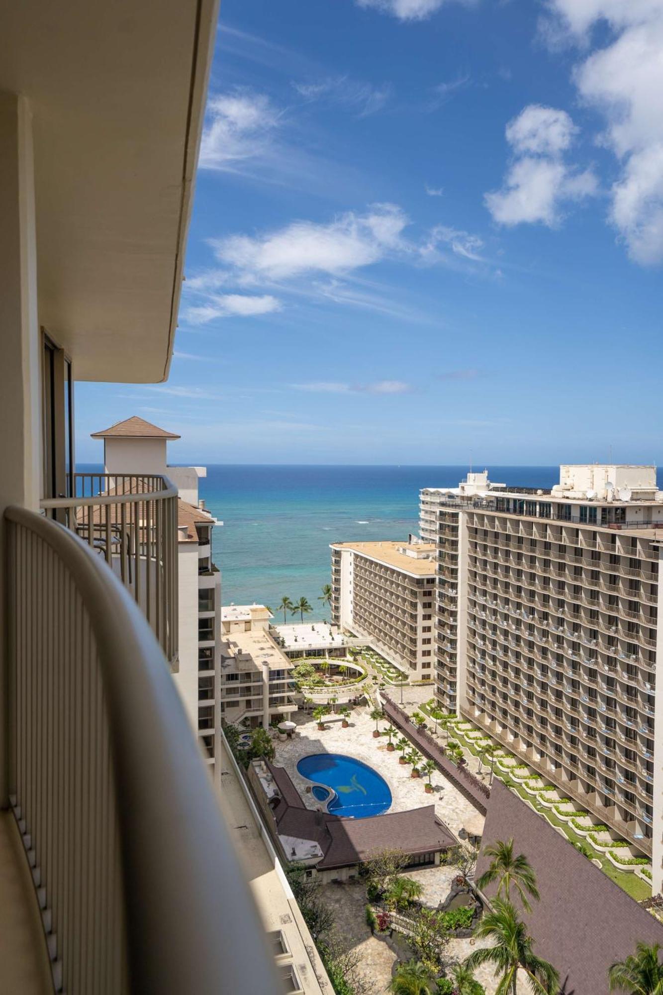 Embassy Suites By Hilton Waikiki Beach Walk Honolulu Buitenkant foto